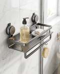 Dock — étagère de douche à ventouse, vue installée avec savon et loofah